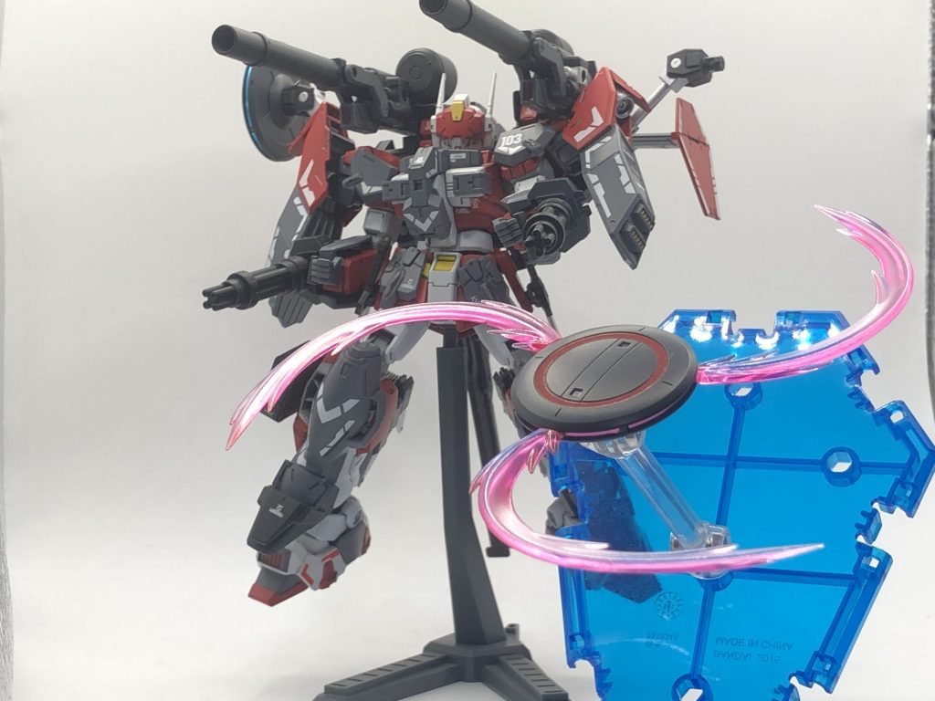 試作戦術型ユニット「steel yard」は索敵だけではなく武器として使用することも可能に。弱点であった近距離も多分これで安心!ビームの刃を展開し、高速回転しながら敵を斬り裂く。