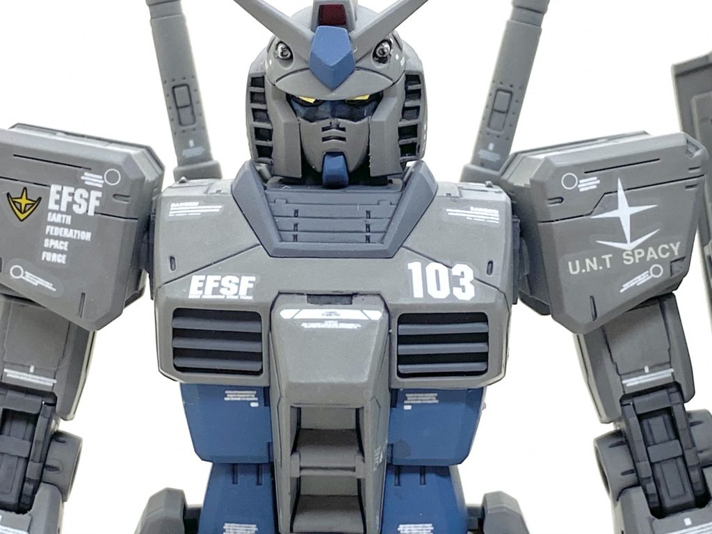 デカールはガンダムデカールのHG,RGのユニコーンガンダム用とMGのクロスボーンガンダムX0のデカールをメインに白色の市販デカールを貼っています。G-3はアレックスの開発の参考にしたと思うのでEFSFとU.N.T.SPACYを敢えて併用して貼り、マグネットコーティング実用機のラインを意識しました。