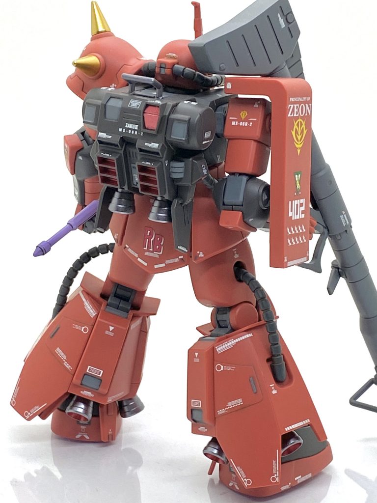 高機動型ザクにはやはりバズーカで特にジョニー・ライデン機はこの武器が無いと始まらないので持たせました。旧MGはジャイアントバズーカが無くて大変ガッカリしたので・・・。