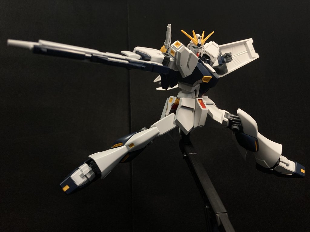 かっこいいじゃないですか!この値段でνガンダムが買える時代になった…最高かあ……在庫もすごくありそうなのでこれは手を出して損のないキットです!!