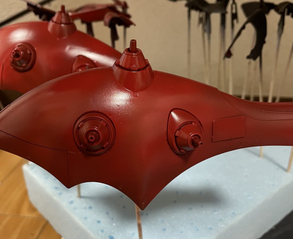 塗装中の様子です。黒立ち上げだったので、すごい勢いで塗料がなくなりました…😓