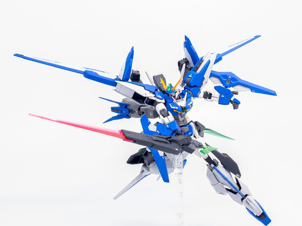 銃口からビームサーベルを展開