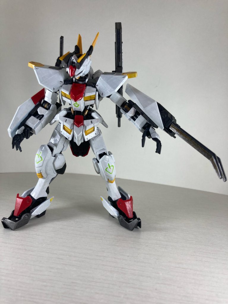 第3形態。腕部超熱振式戦闘爪を装備。