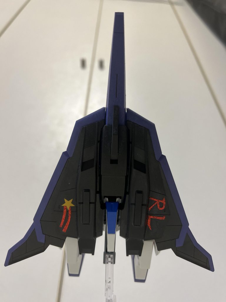 フライングアーマーにもマークとイニシャル。