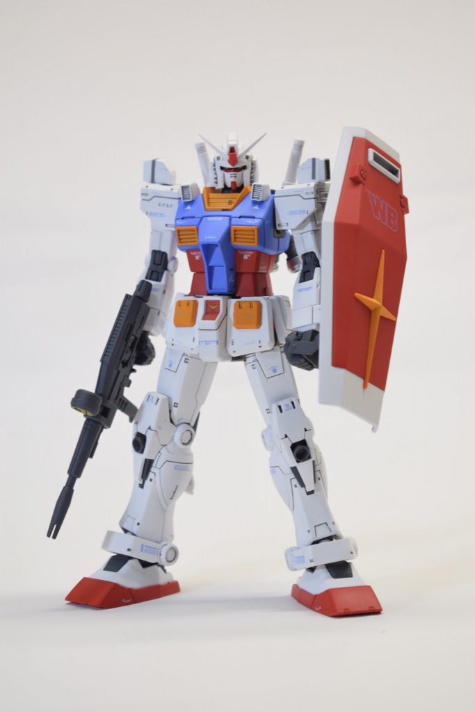 オリジン版ガンダムのキットはとても優秀で作りやすく、軽い工作で後期型を作れました。ダクトを自作して、余ってるバーニアをくっつけたら完成してましたw