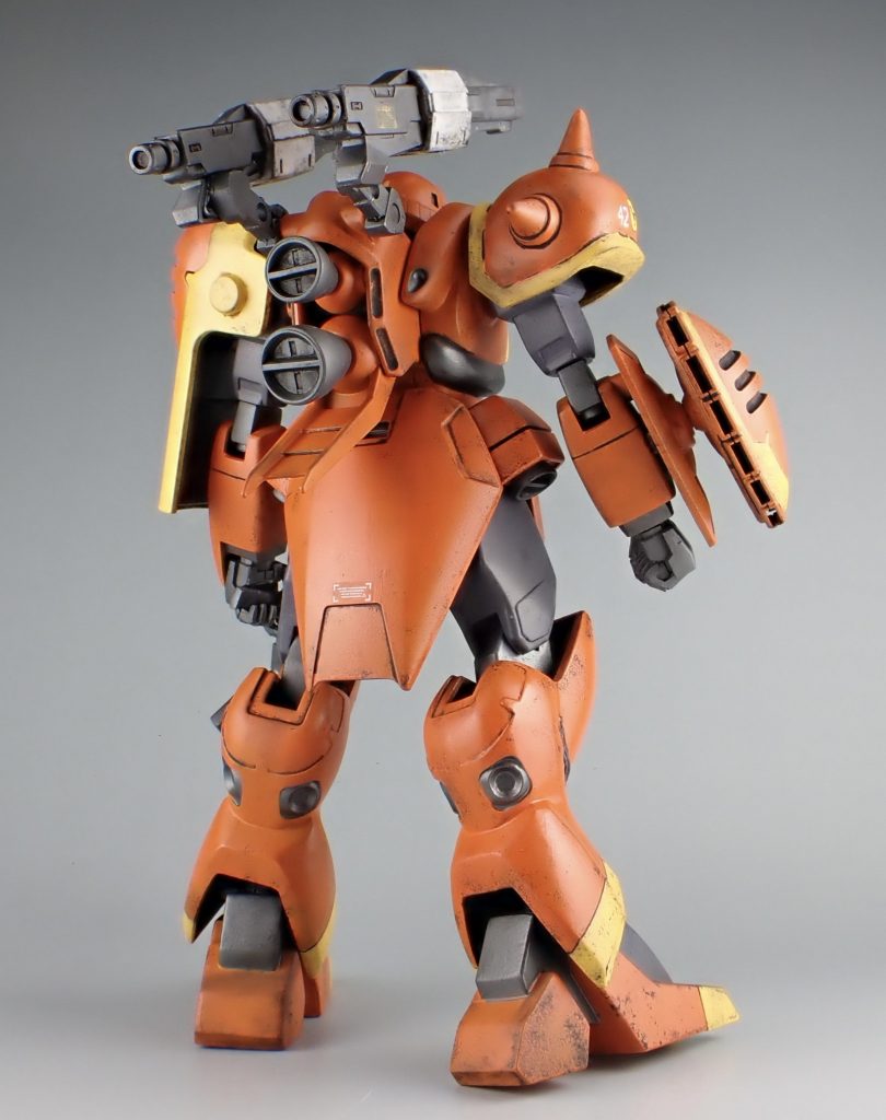 バックパックに穴が元々あるので無改造でキャノンがつきます。