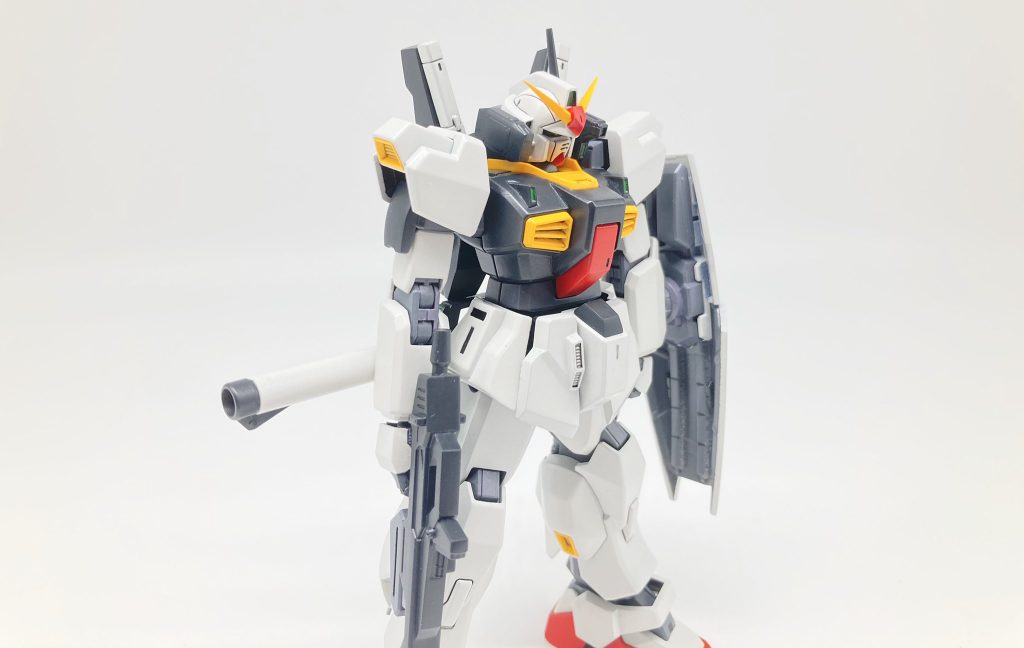 パチ組との比較。購入キットはティターンズ版でしたが塗れば同じと塗装でエゥーゴ版に。