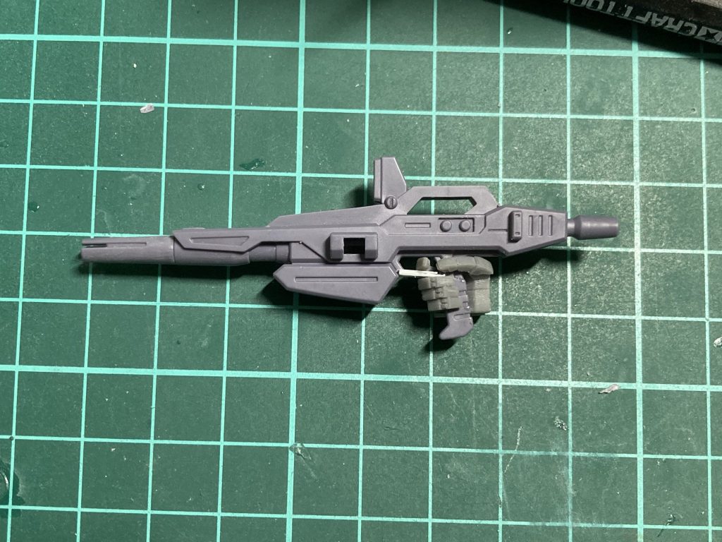 やらかしたためツインアイを新造(見えないけど)オミットされたビームライフルのトリガーガードを作成
