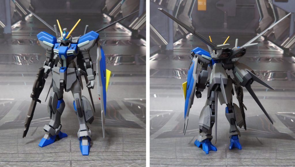 エールストライカー装備の前後ろ。