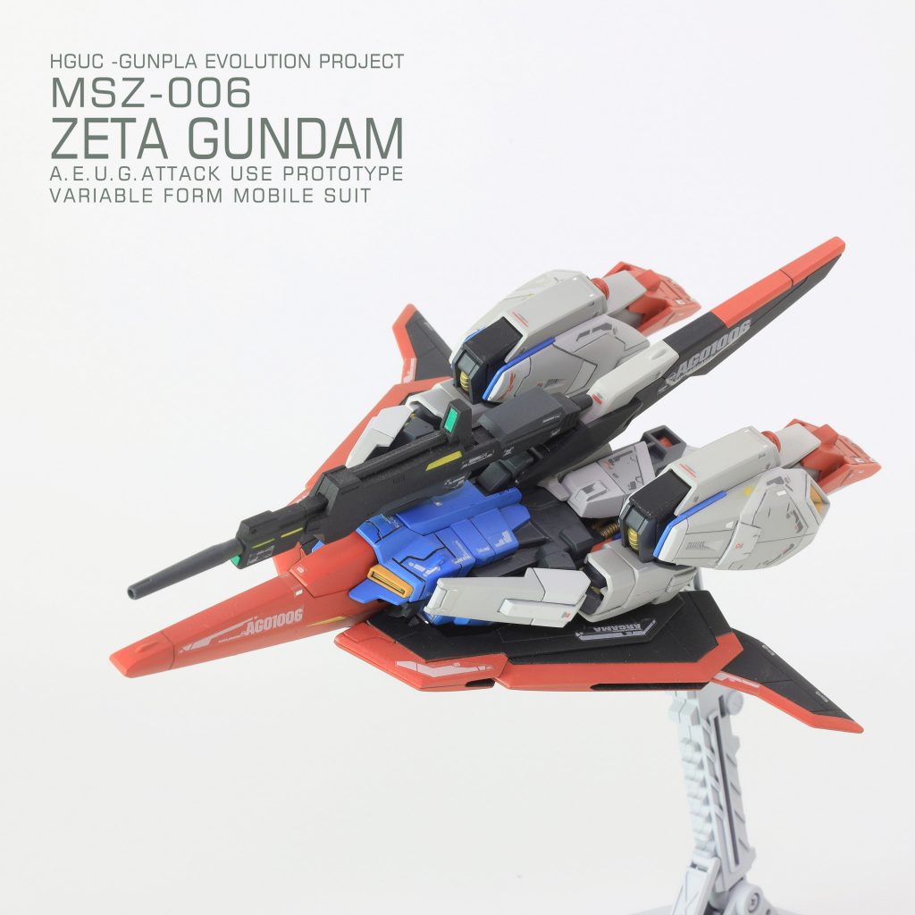 無理やり変形させるよりも差し替えでこんな風にまとめたほうが見た目がスマートですよね。変形ギミックはそれはそれで魅力的ですが。やっぱり展示用には二体揃えてそれぞれの形態で飾っておきたいですねぇ。