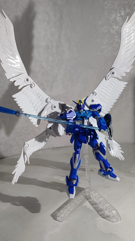 翼が意外と大きくて驚きました。今だとガンプラより30MSに付けるのが合いそうに感じます。