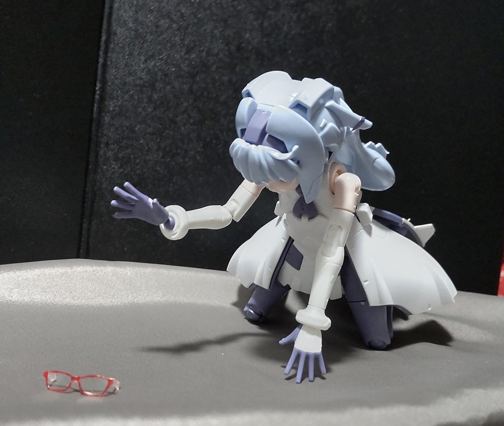 あ〜……メガネ、メガネ……