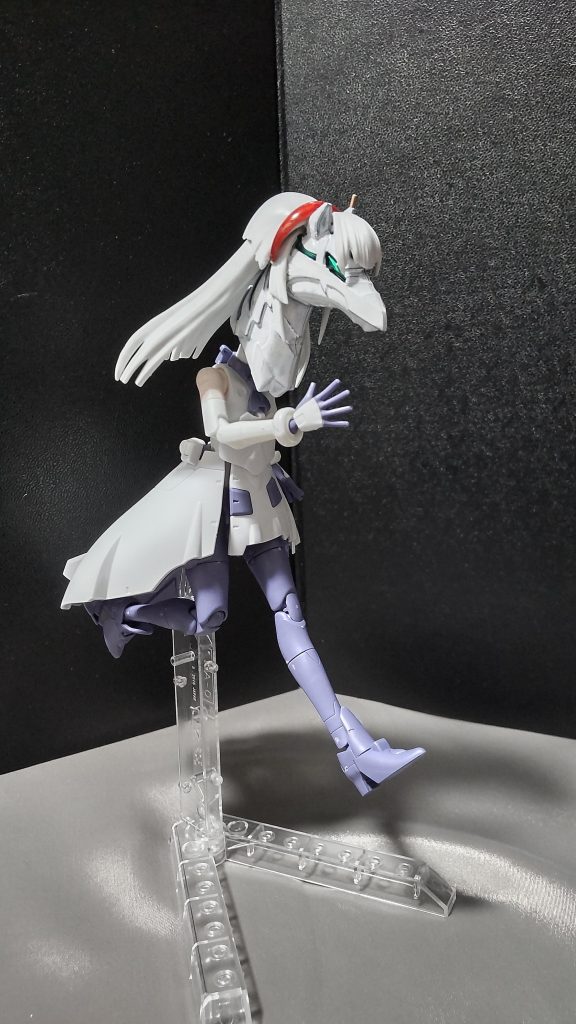 スカートアーマーで脚の可動域を抑えられるかなと思っていたが、走るポーズを取らせるには十分でした。