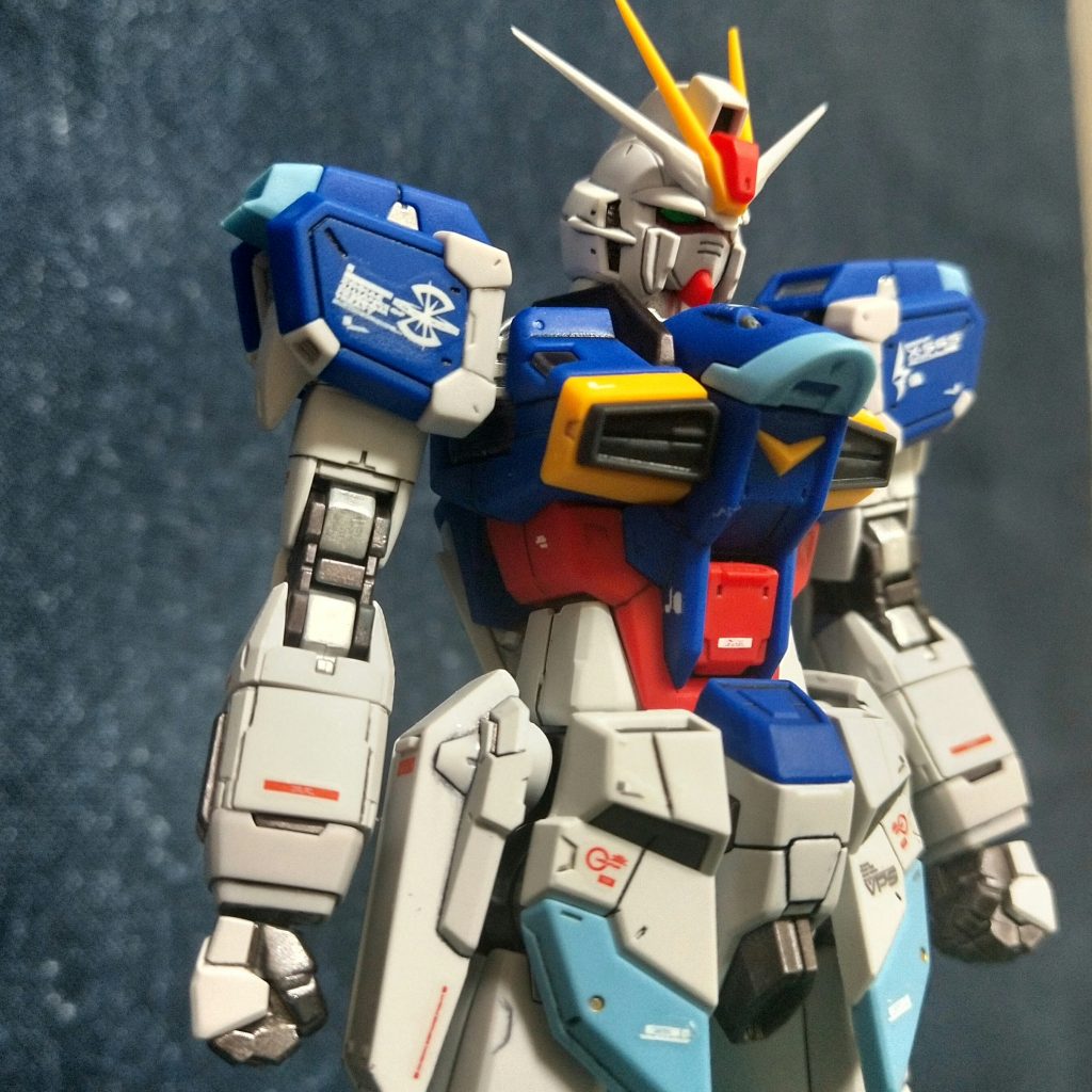 軽くバストアップ。フレームはガンメタとシルバーで塗り分けました。情報量がまして良い感じ。