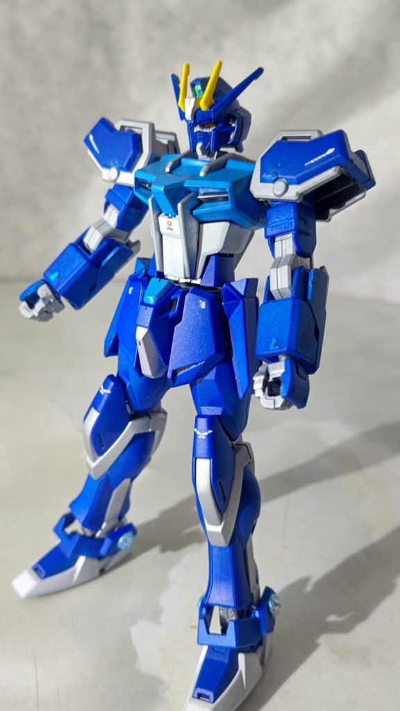 青が思ったより濃かったので、ティターンズカラーには見えないように配色しました。