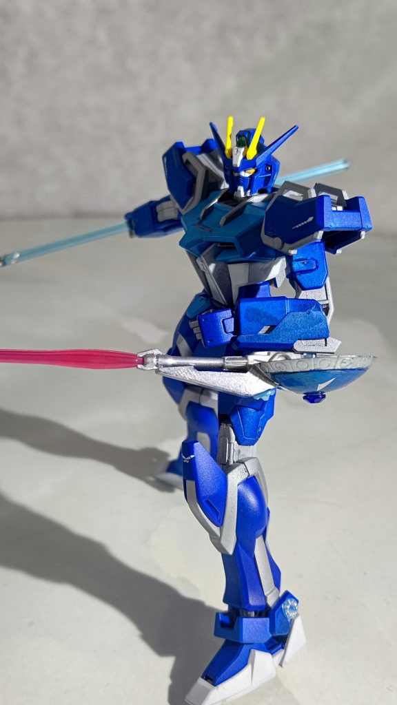 処分を決めたはずが、半分はまだゴミ箱に入れれずにいるジャンクでオリ武器制作。取り付けは3mm穴空けるとだいたいなんとかなるw  改造するならピンバイスは重宝しますね。1MM穴で銃口空けてディテールアップ兼ビーム刃付けられる様に。