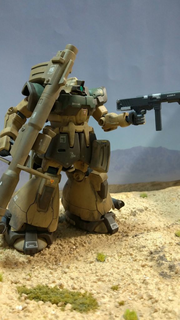 作製した当時、ガンダムデカールがほぼ売っていなくて、塗装、ウェザリング、つや消し迄で止まっていたのですが、ここ最近デカール張り迄終わり、自分好みに仕上がりましたので、投稿させていただきました。