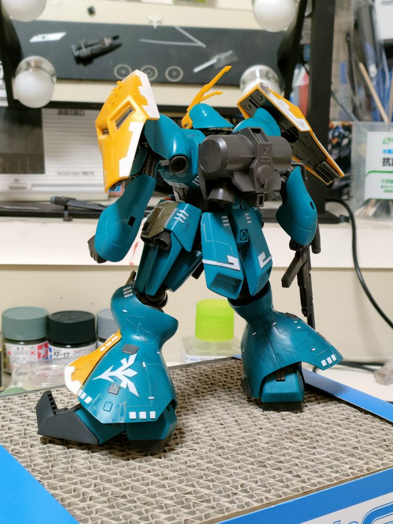 エンブレムはプラバンを貼り付け