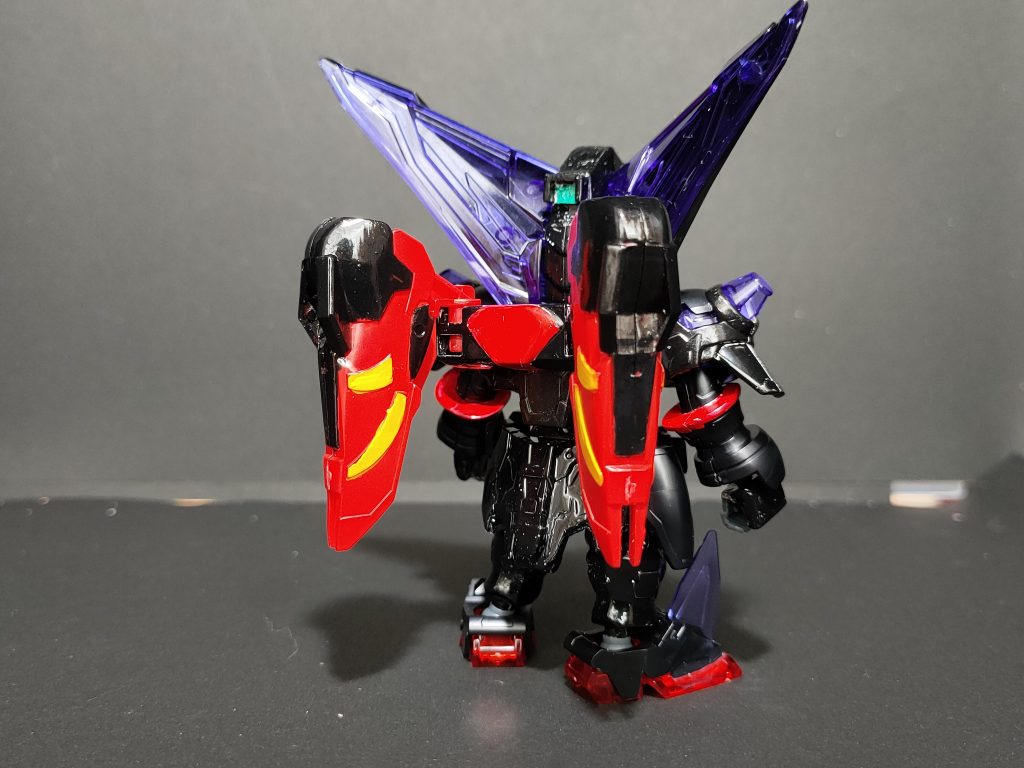 背面。BBマスターのマントパーツをやや強引に取り付けています(後述)。その他は典韋のパーツを塗り直したり、またはパーツそのまま使っています。つまり全塗装は行なっていません。