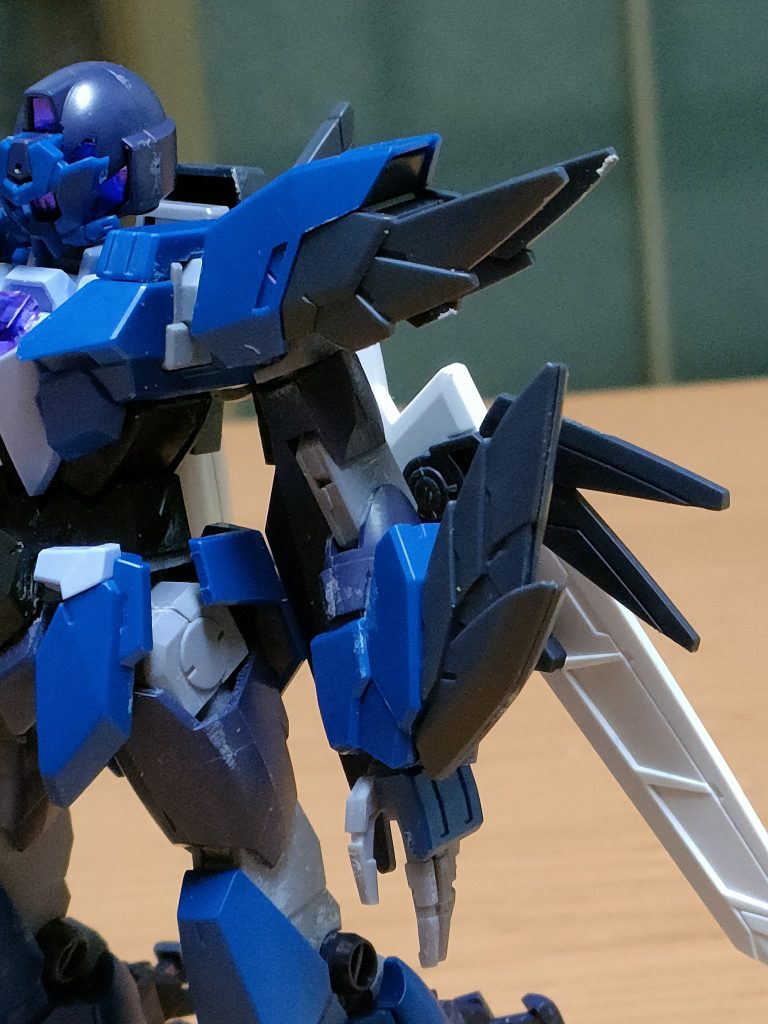 腕部。これで抵抗無く水中での推力確保。