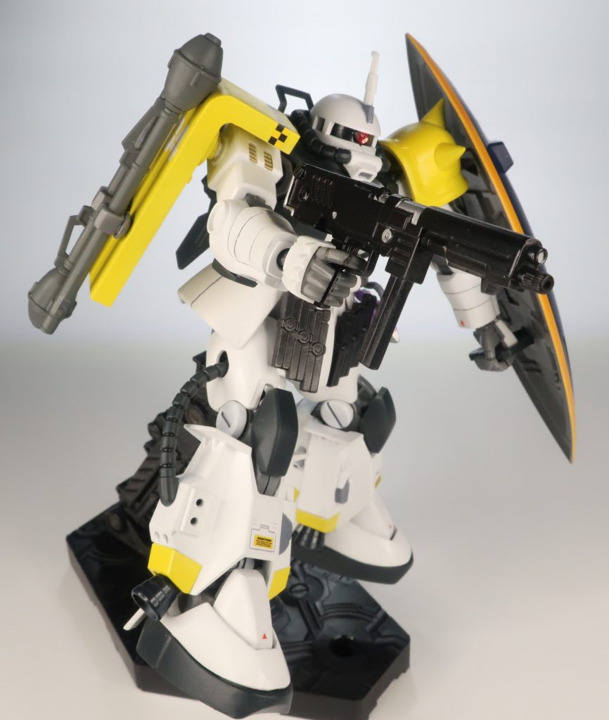 武器はMMP80に換装。予備マガジンとファウストはドムトローペンから流用。