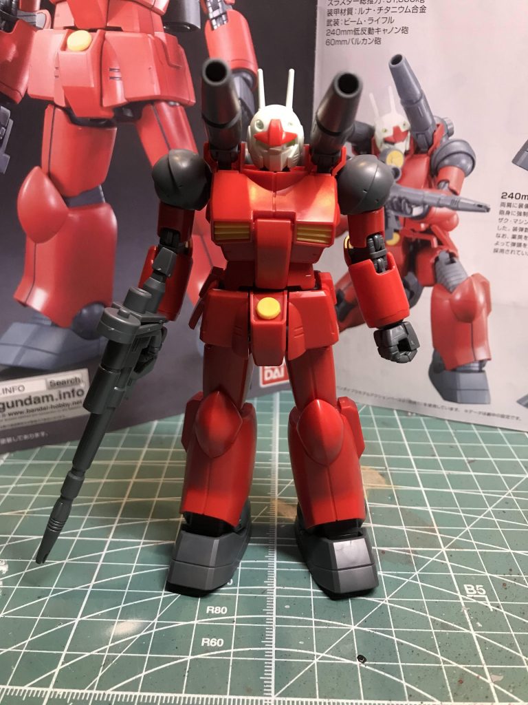 仮組みの状態です。こうしてみると、ツルッとした感じですね。