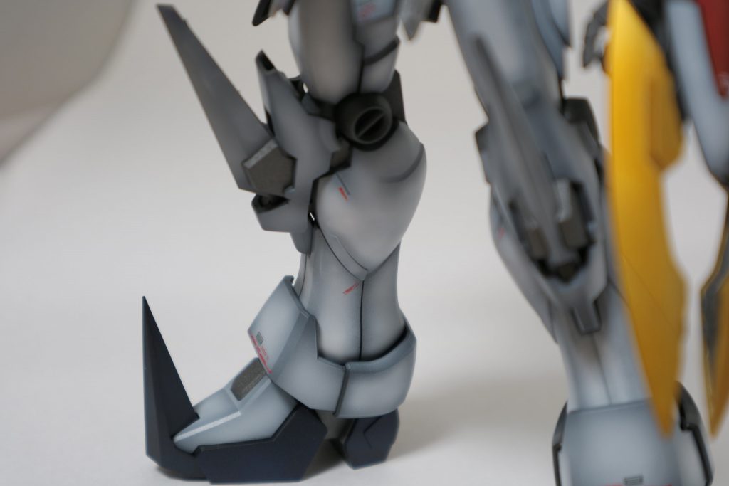 肝心のグラデーション塗装は、まあ初回なので雑なんですが、出来上がりの印象が全然違ってびっくりしました。これは経験を積んでもっと上手くやりたいですね。