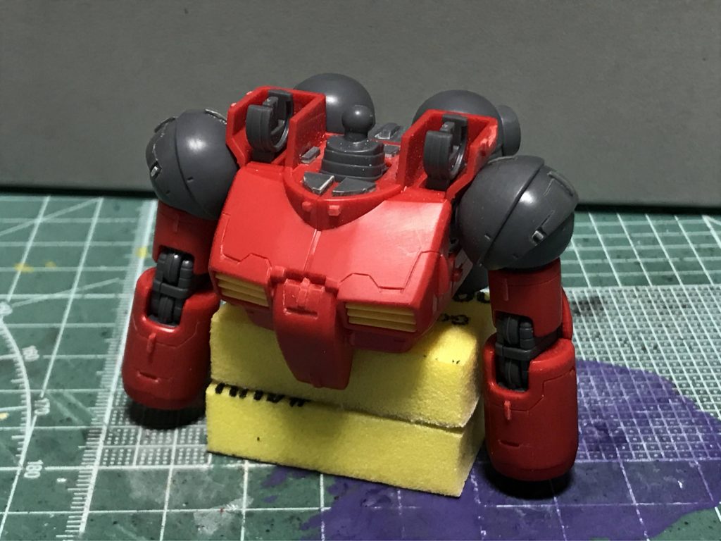 スジ彫り＋ランナータグを貼って、ディテール追加しました。