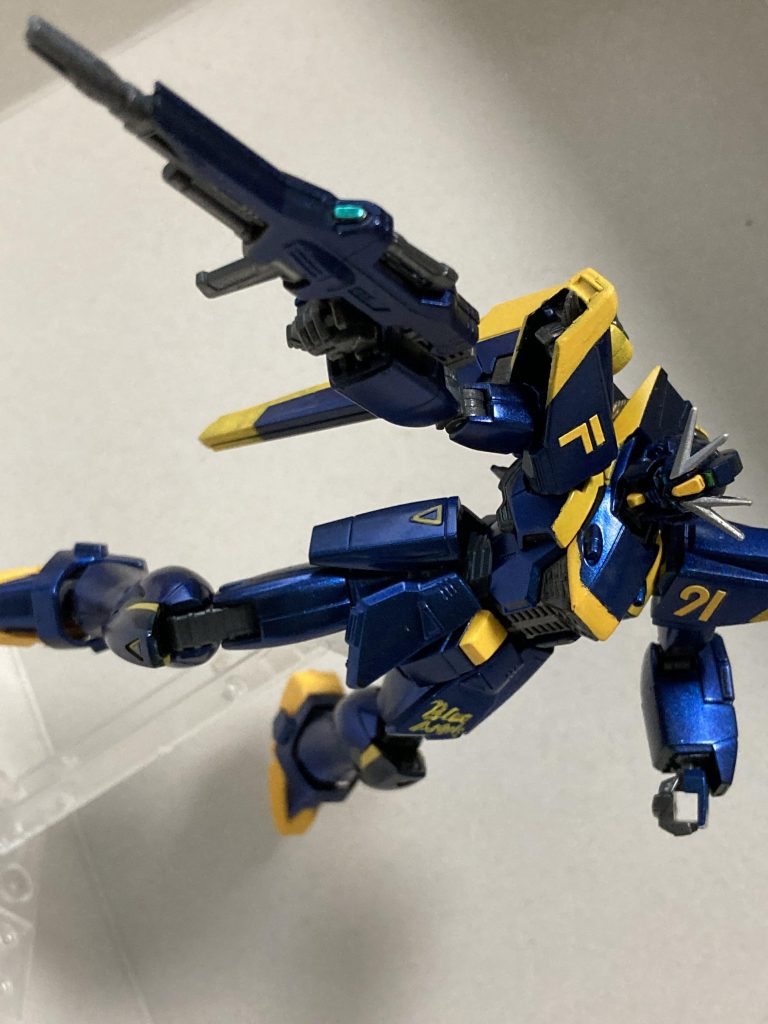 とりあえずライフルを。ヴェスバーを保持する関係もありますが、拳がスカスカですねｗ