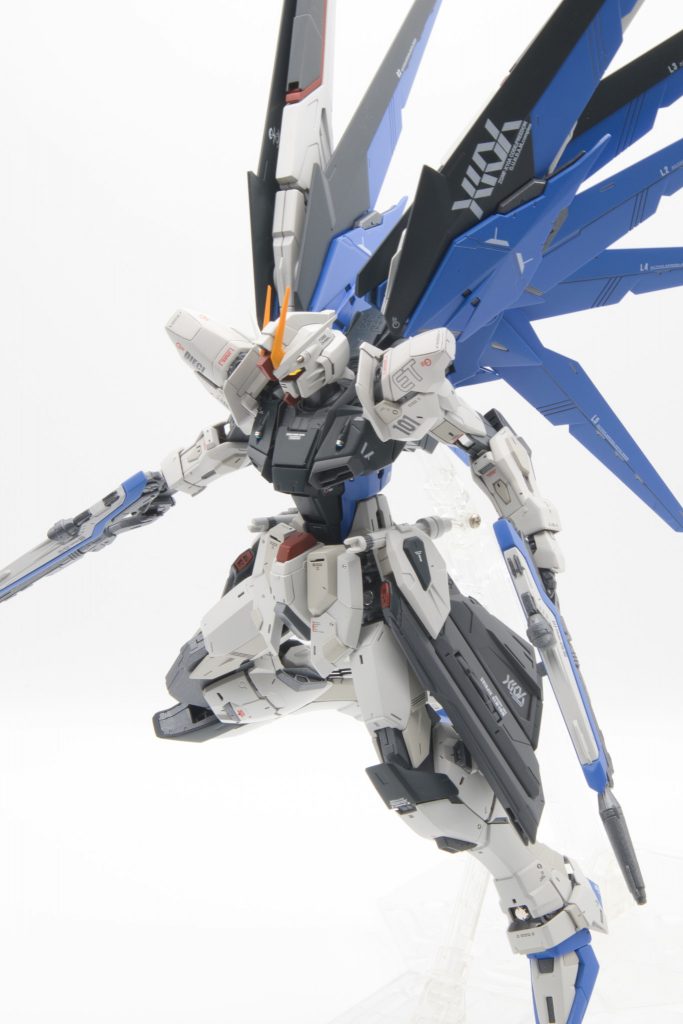フリーダムガンダム ver2.0–4枚目/制作者:HerGrayMetal