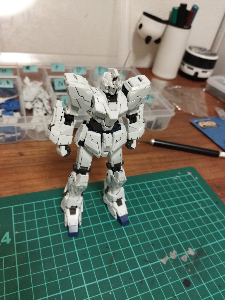 本体出来てもパーツがまだ3分の1残ってるとか意味がわからなかったですねただほんの少しの塗り分けでめちゃくちゃカッコよくなったので作ってよかったです！