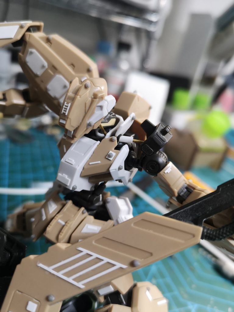 WAVEの角リベットとエバーグリーンのプラバンなどで、好きな感じのディティールUP。