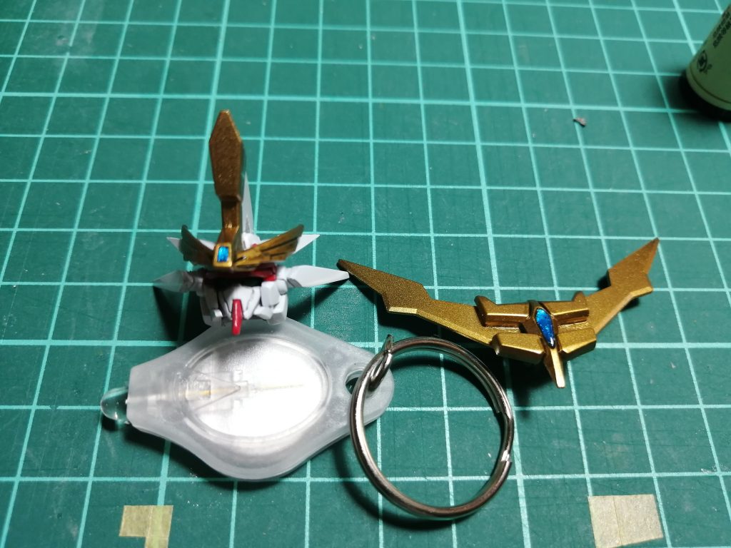 頭や胸の飾りには透明レジンを着色したものを流して、宝石っぽい表現にしてみました。他人からもらった二つのキットで作品を作る…というチャンネルイベントだったのですが、予想以上に合わせづらいキットをもらったおで、制作開始までの考察時間がとても必要な制作でした。ですが悩んだ分、なかなか面白い作品になったのではないかと思っています。詳細な制作内容などはYoutubeの動画で上げているので、もしよかったら見てやってください。最後まで閲覧していただきありがとうございました。