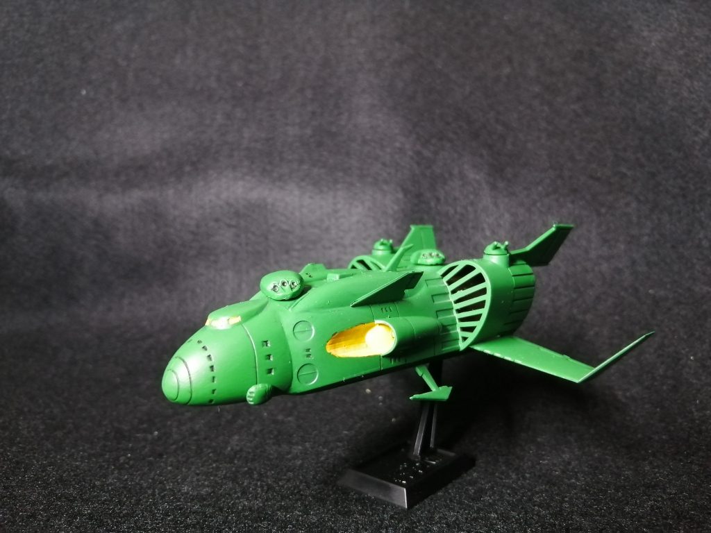 艦尾の対空砲は可動するように改造しました。