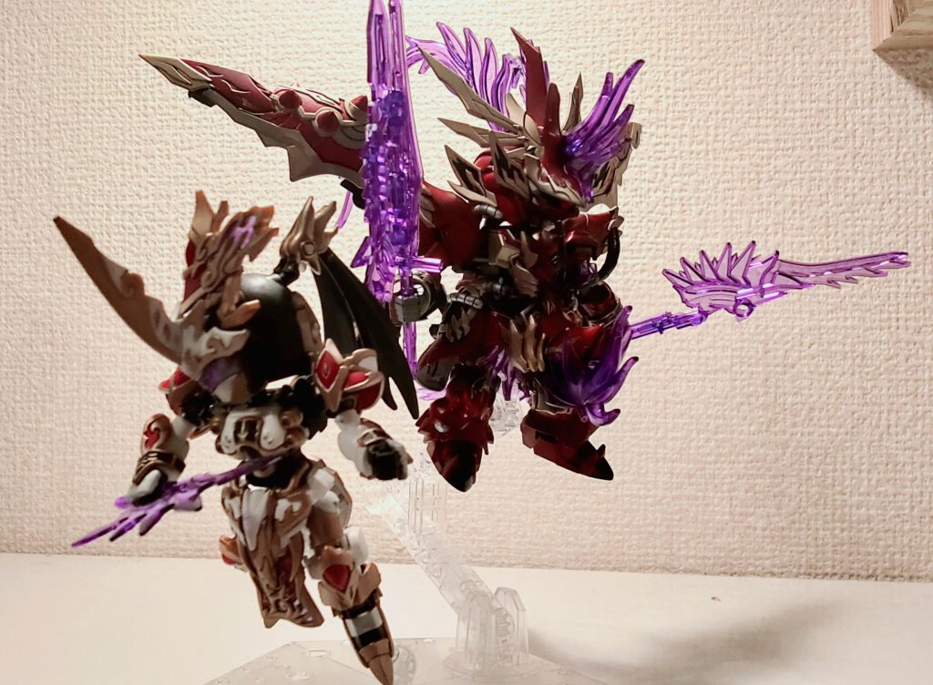 呂布とのツーショット。こうして比べると貂蝉の華奢さが顕著になりますね。色味も対比的になっており、飾り映えするのでとても気に入ってます。