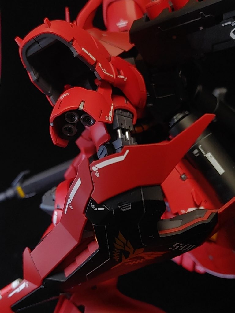 バーニアノズル内部はすべて加工してあります。どのキットでも、この部分はほぼ手を入れます。ピンバイスで穴を空けるのが、最近のお気に入りの加工です。楽な上、見映も良いので。ただ、覗き込まないと見えませんから、やらなくても良いのでは？とも。メタルパーツはモノアイ以外は使用していません。最後までご覧いただきありがとうございました。