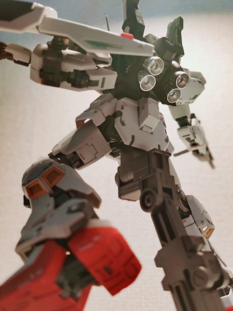 ちょっとバーニアが明るすぎるので、ガンメタで塗装した方がまとまりはよかったかもしれませんが、全体的なバランスとしてはまぁまぁのできかなと思います。