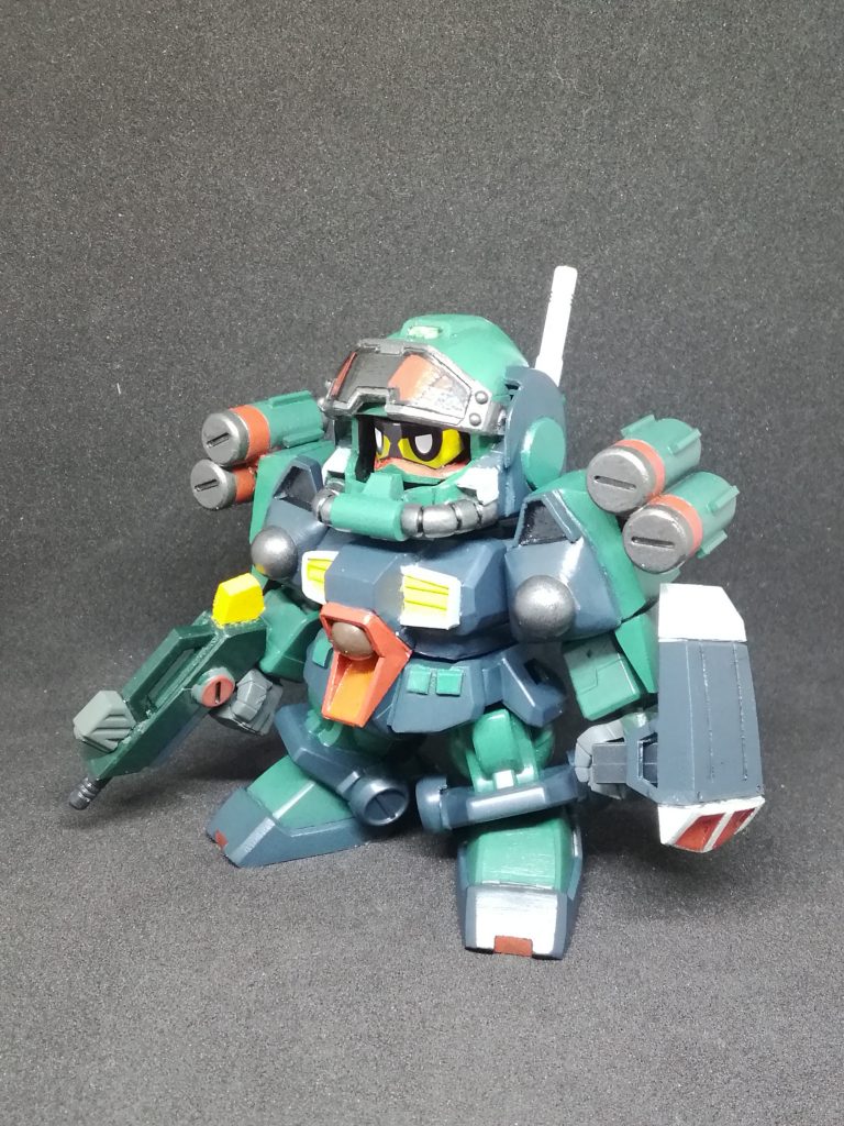 ゴーグルは可動式で、中にはSD特有の瞳ステッカーを設置。ただ、資料がないので、SDCSガンダムのものをそのまま流用しています。