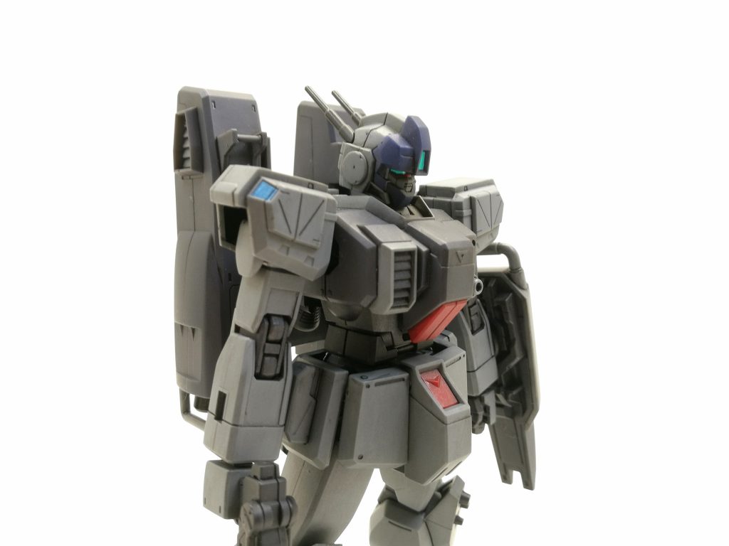 グレーの機体バックアップ無塗装でも様になりますね