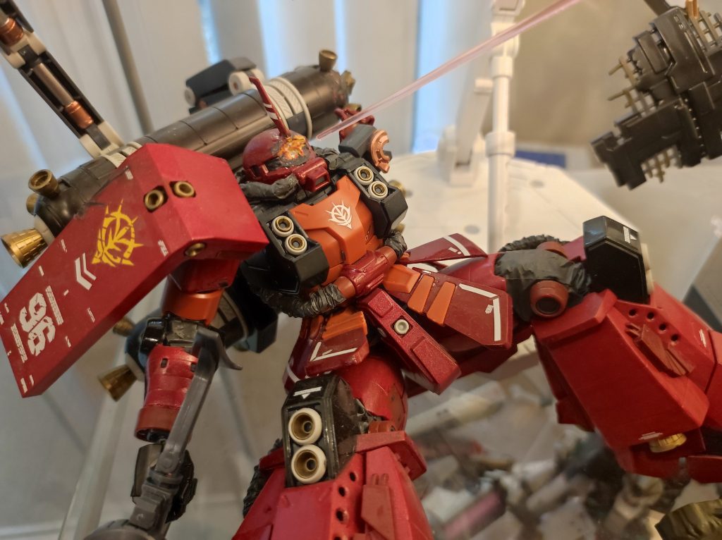 ちなみに、Mr. Colourの75番メタリックレットはサイコザクによく似合う。