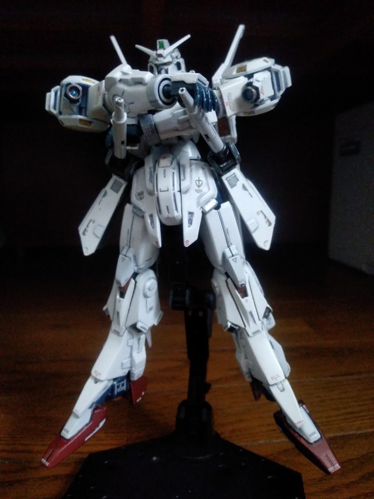 両手で持って、(なんだなんだ)