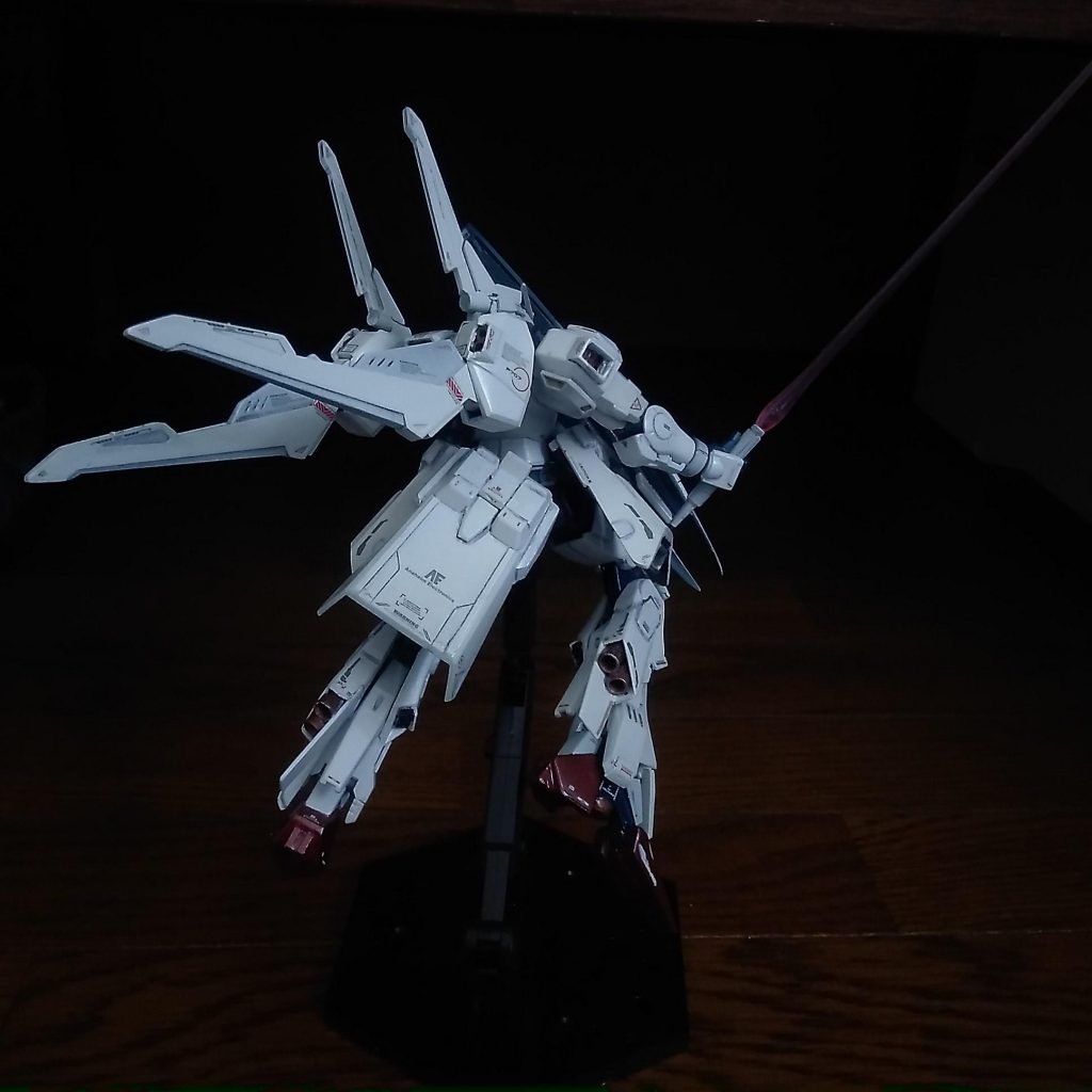 腰アーマーの後ろ側、キットでは全く(全く!)動かない状態だったので、動くようにしたよ!と云うだけ。ポリキャップ仕込めば、ねぇ。