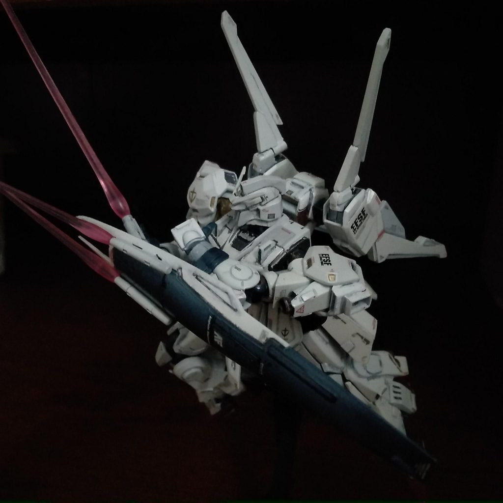 シールドにサーベル付いてるのは、楽しい。シナンジュは、斧が付いてた。