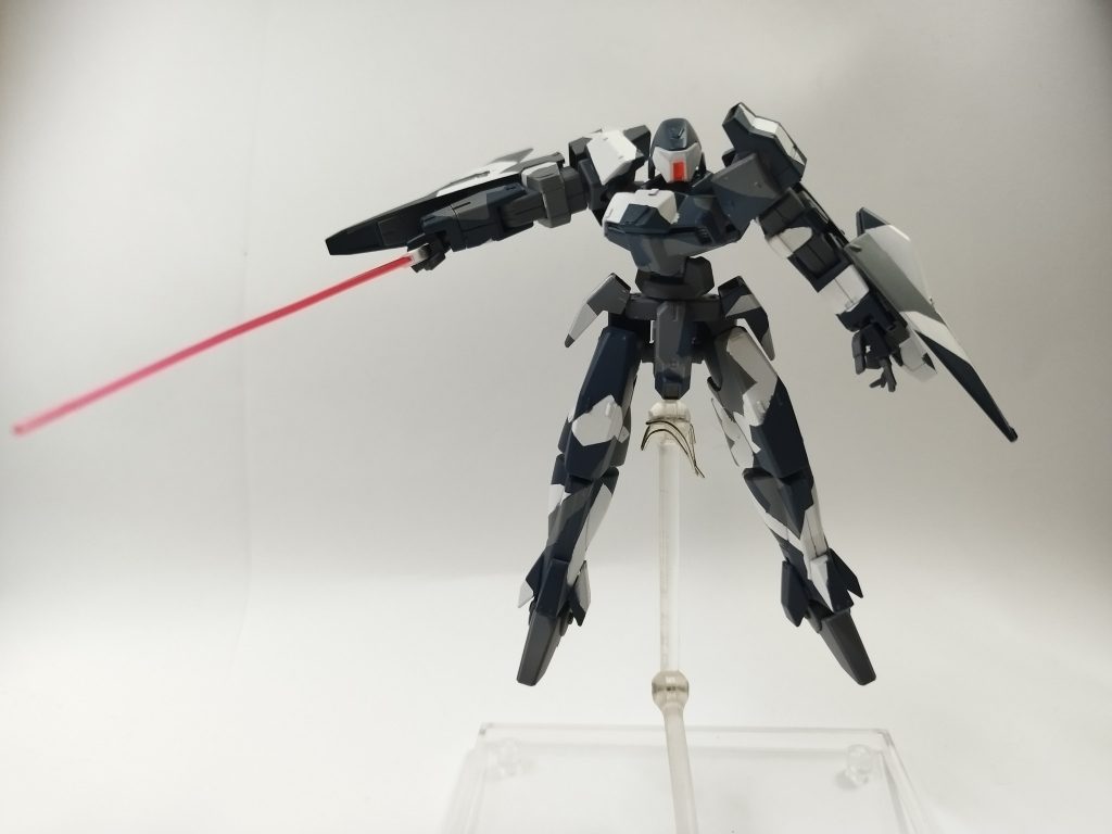 ハンドパーツが多いので表情を付けやすいですね。