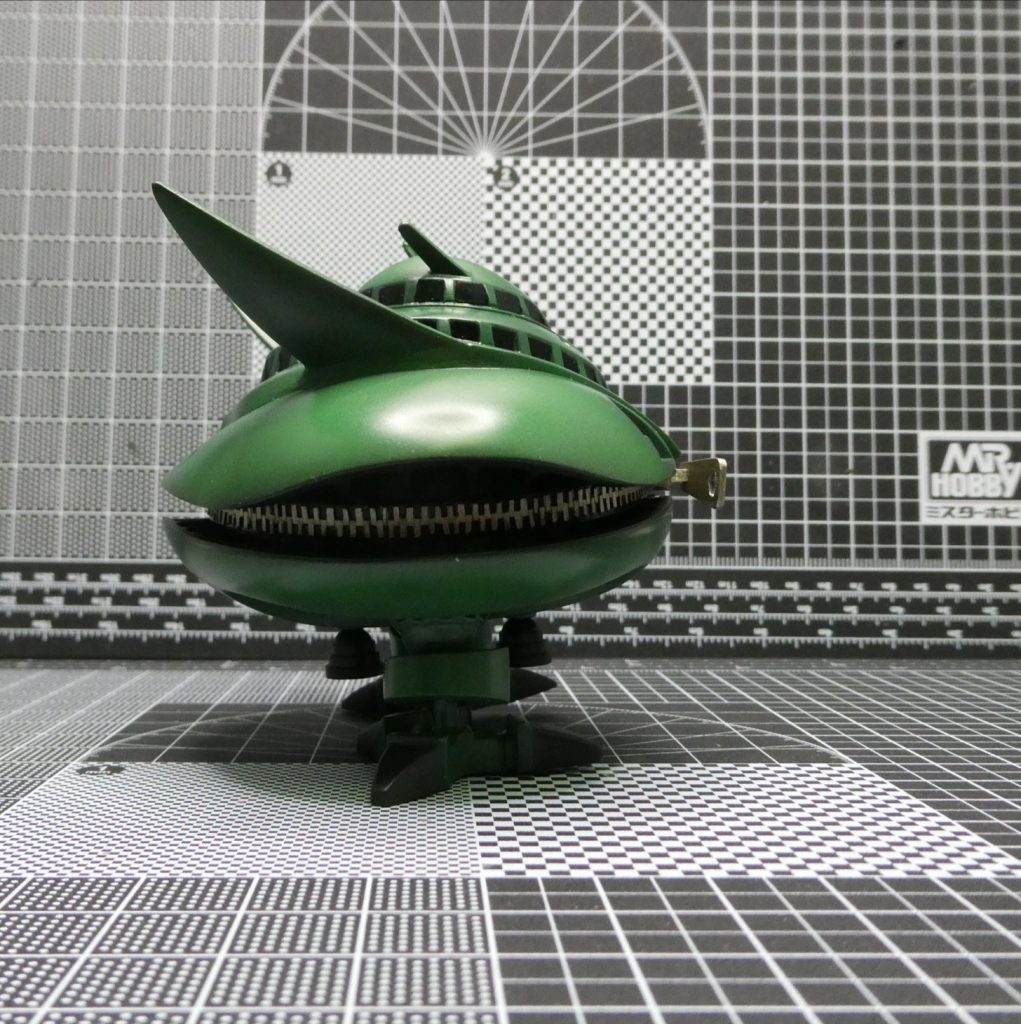 右もジッパーちなみにジッパーは一度一回り大きな横幅で全部作った後、気に入らなくて全部やり直しました。全部1ミリ幅にしました。