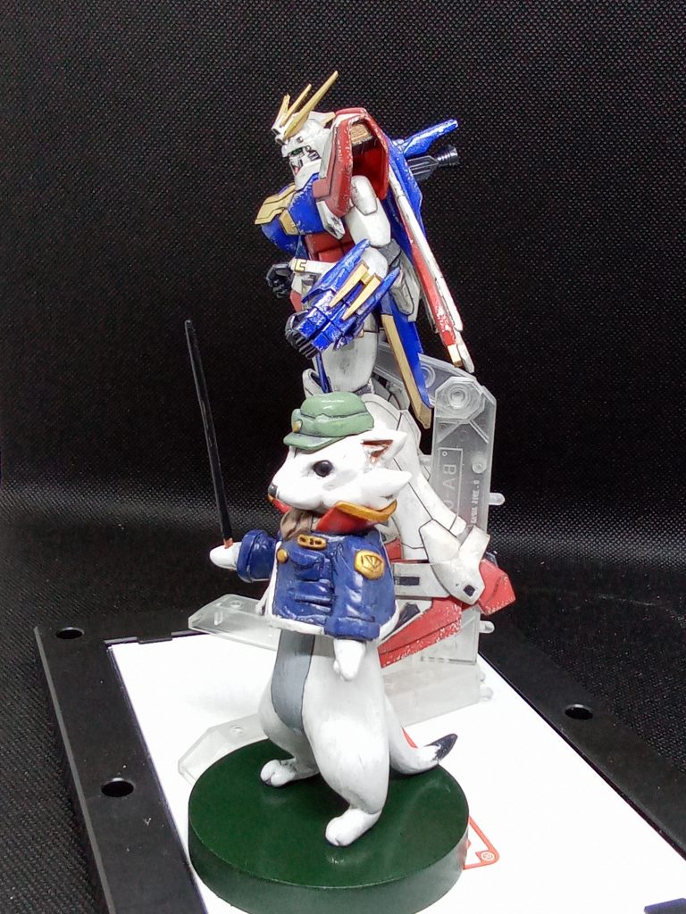 横からの一枚全塗装です大佐は帽子はザクカラー　服はティターンズカラー服が寂しかったので少しアレンジ