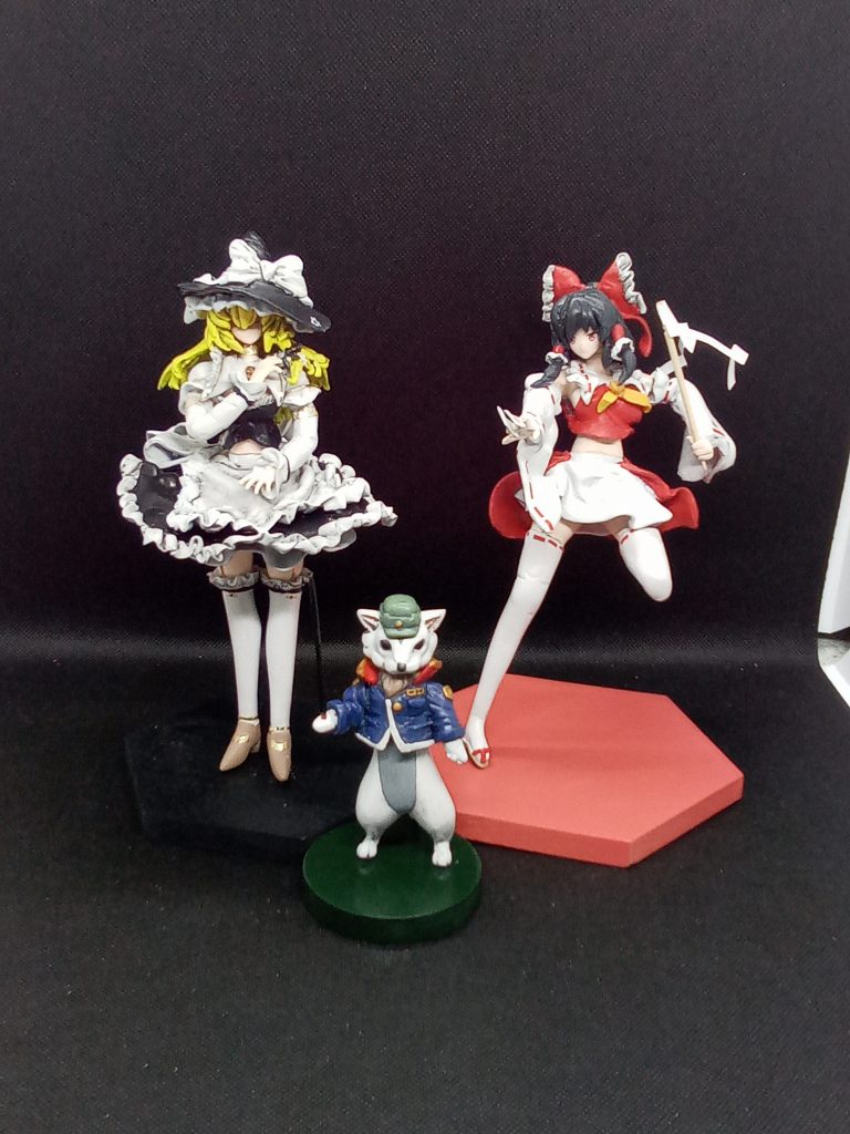 先日完成させた大佐とセットで一枚変更点が分かりやすく下にグレーサス状態のも貼っておきます 背景のいろのせいでいろいろと消えている・・