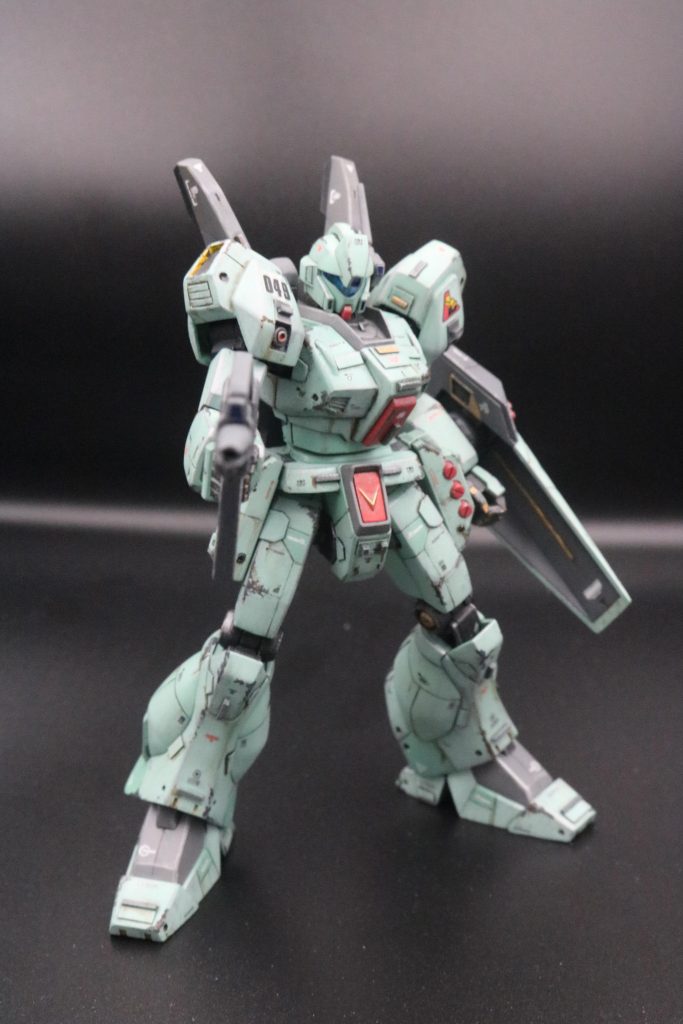 量産機なのでダメージ痕は多めに。スポンジチッピングはいつもうまくいかないので、筆で施しています。