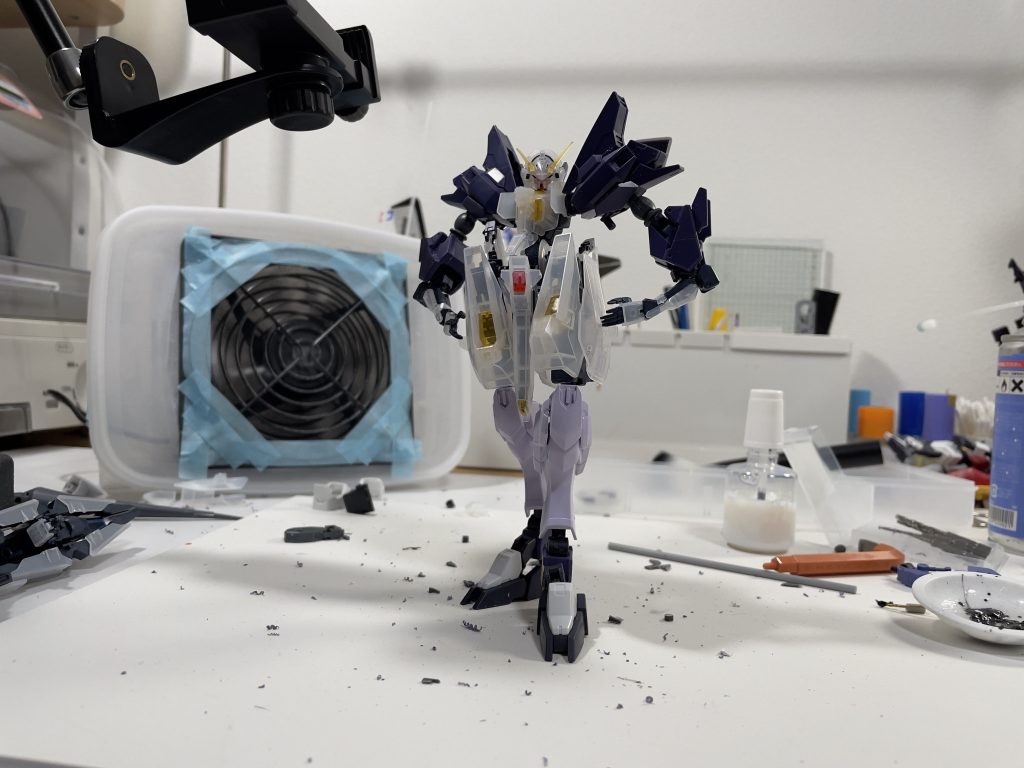 初期案。妄想設定としては、ティターンズの設計チームの誰かが残したハイゼンスレイのラフ案のスケッチを、火星のレジオンが見つけてノリで開発してみたはいいものの実用性はなかったっていう感じです。プラン名は『ウーンドウォート・ラファン』…ラファン…ラフ案…。