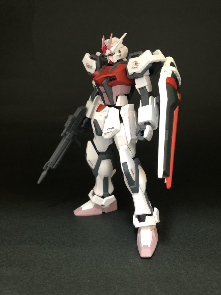 こちらは最新のストライク、EGです。塗装しやすいのがうれしいですね。